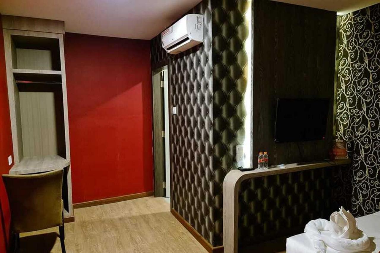 RedDoorz Plus near Nagoya Hill Batam 6 Bumiayu Bagian luar foto